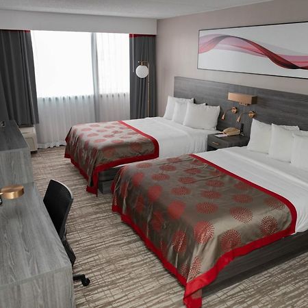 Ramada By Wyndham Cedar Rapids Hotel Екстериор снимка