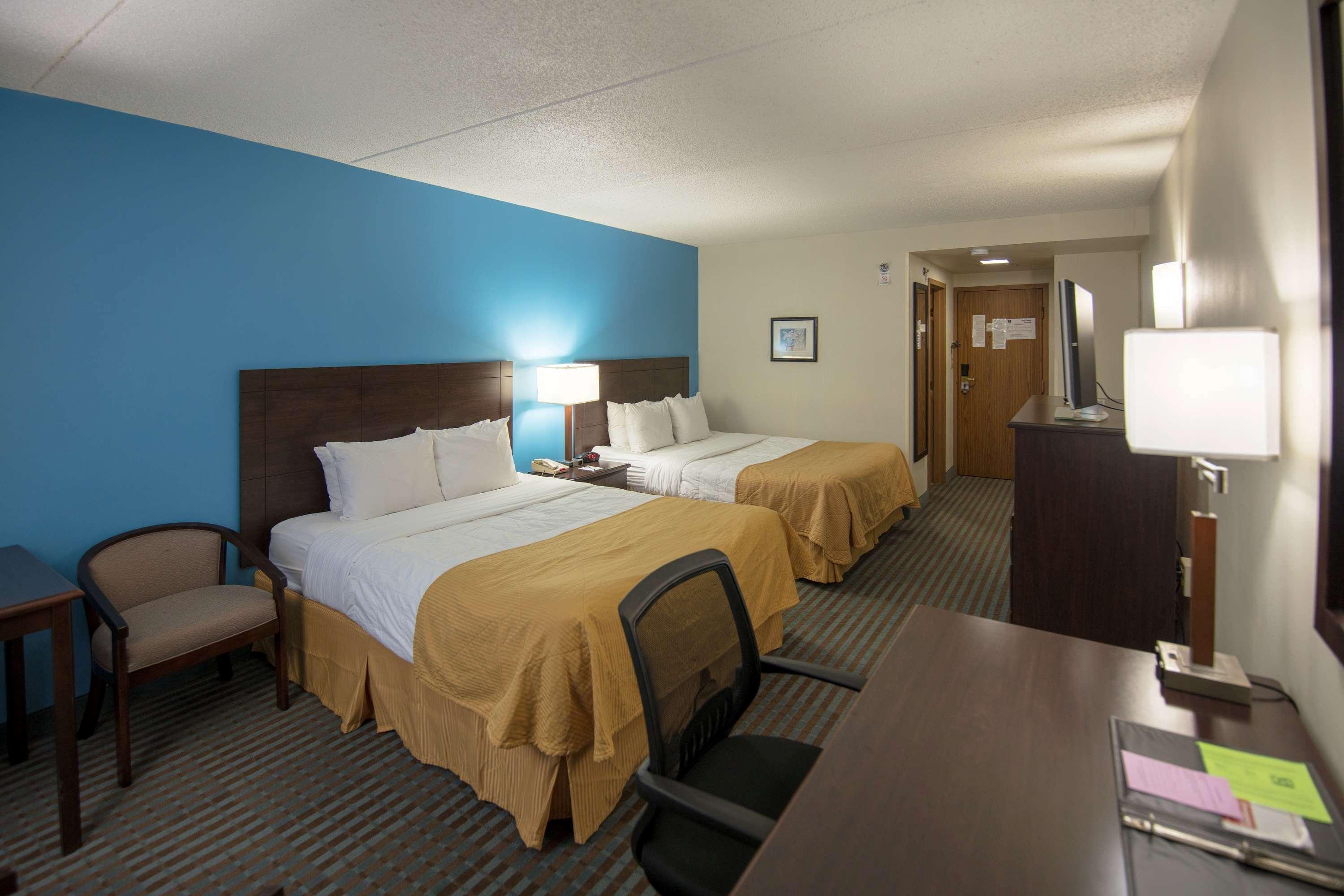 Ramada By Wyndham Cedar Rapids Hotel Екстериор снимка