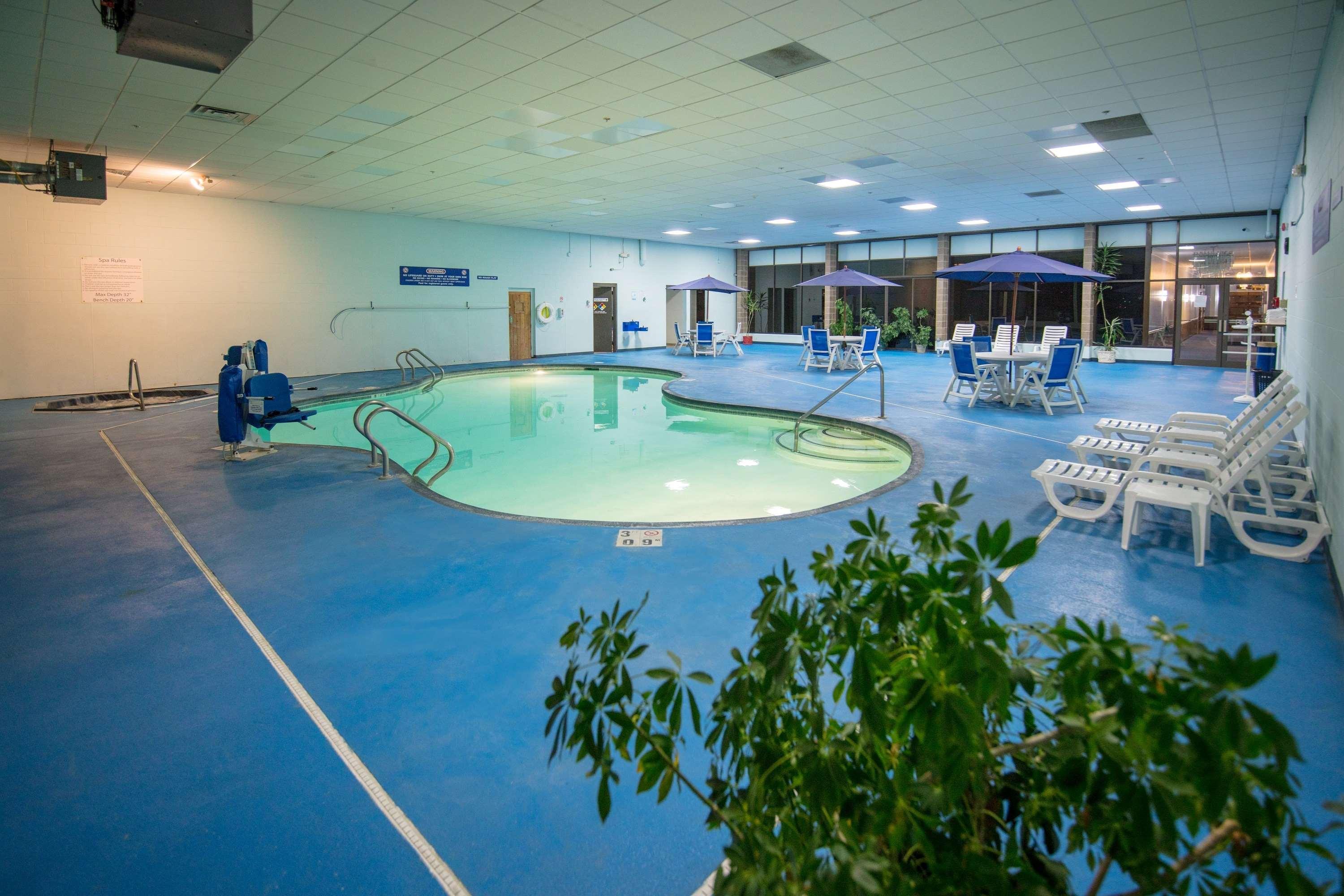 Ramada By Wyndham Cedar Rapids Hotel Екстериор снимка