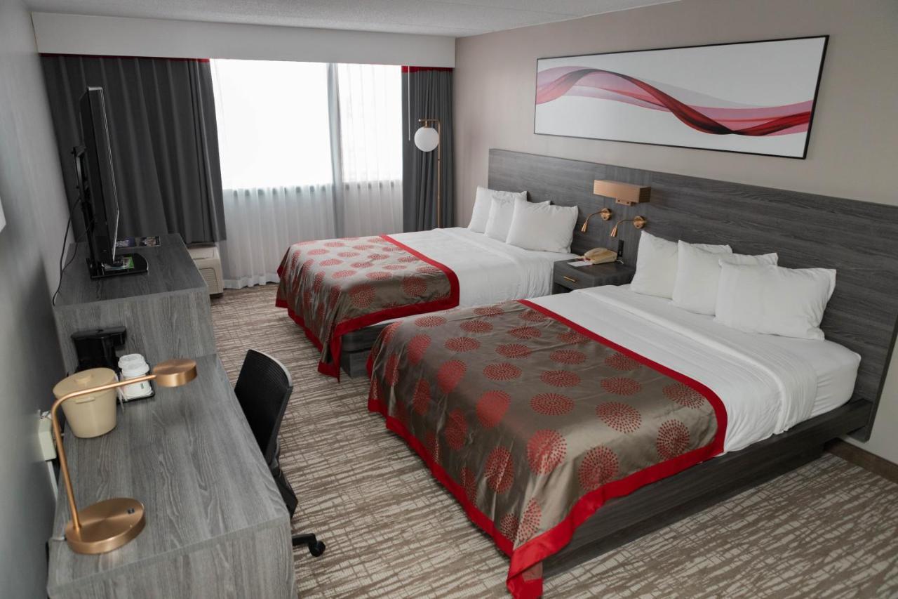 Ramada By Wyndham Cedar Rapids Hotel Екстериор снимка
