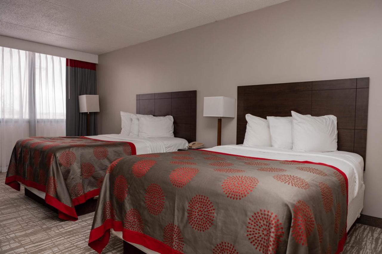 Ramada By Wyndham Cedar Rapids Hotel Екстериор снимка