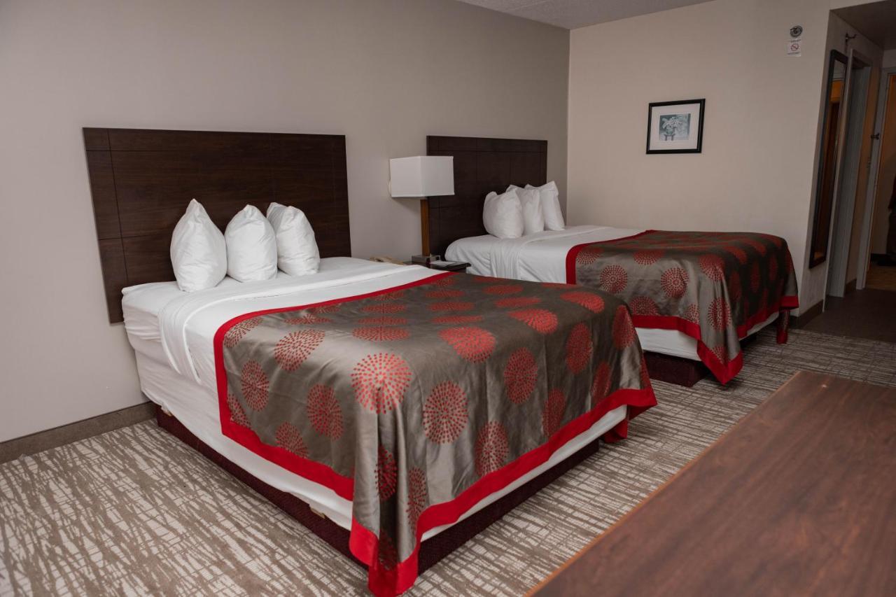 Ramada By Wyndham Cedar Rapids Hotel Екстериор снимка