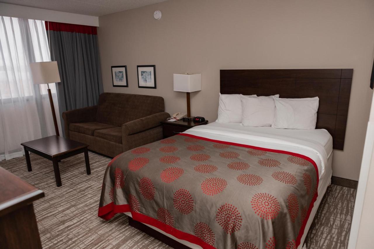 Ramada By Wyndham Cedar Rapids Hotel Екстериор снимка