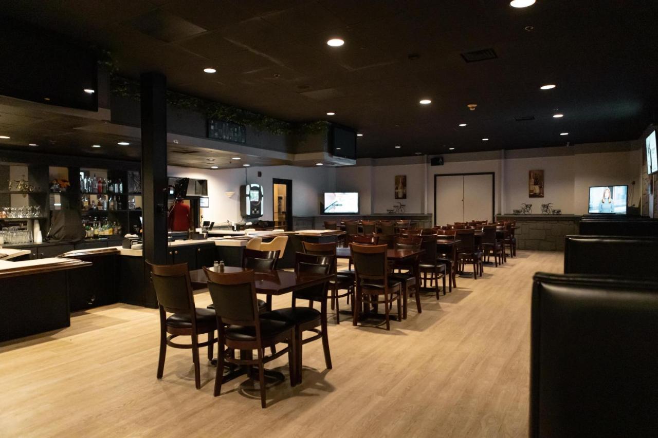 Ramada By Wyndham Cedar Rapids Hotel Екстериор снимка