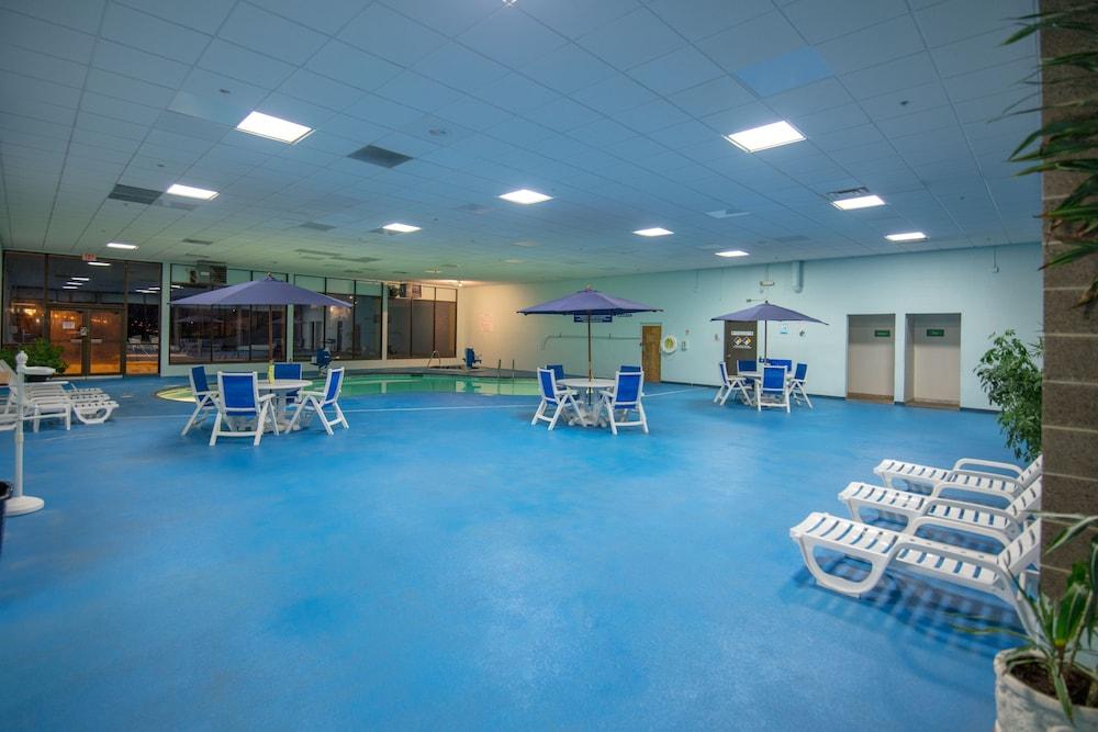 Ramada By Wyndham Cedar Rapids Hotel Екстериор снимка