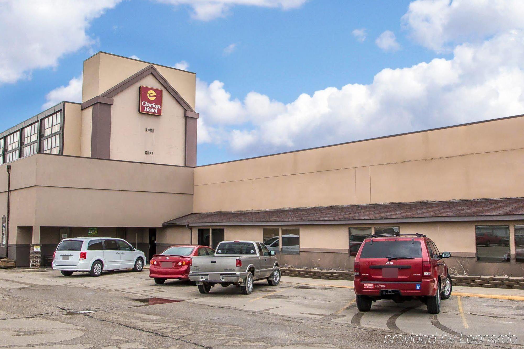 Ramada By Wyndham Cedar Rapids Hotel Екстериор снимка
