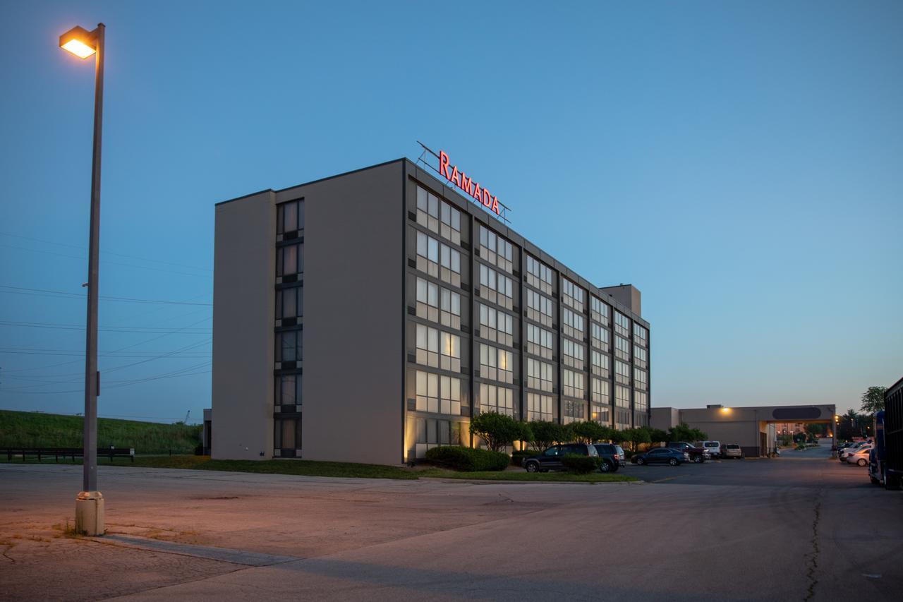 Ramada By Wyndham Cedar Rapids Hotel Екстериор снимка