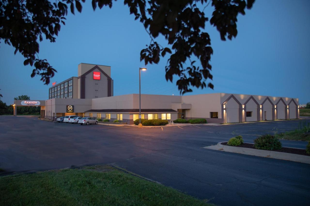 Ramada By Wyndham Cedar Rapids Hotel Екстериор снимка